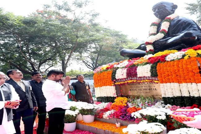 Telangana CM pays tributes to Mahatma Gandhi at Bapu Ghat
