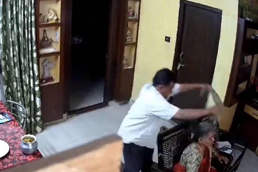 Andhra Man Tries to Strangle Elderly Woman to Death here is shocking video