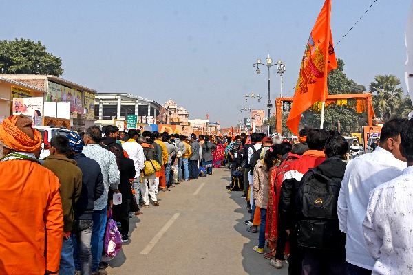 Fast track line for devotees without belongings in Ayodhya