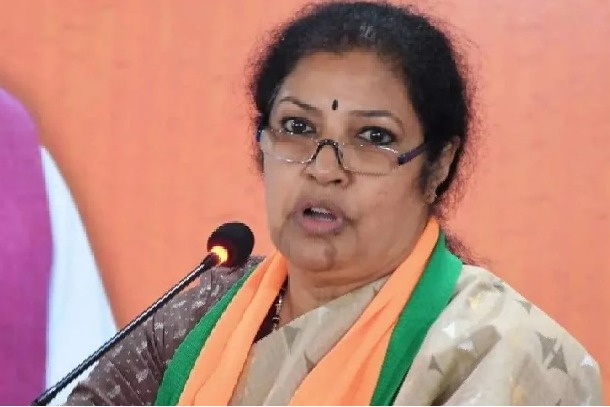 Chandrababu asked for special package says Purandeswari
