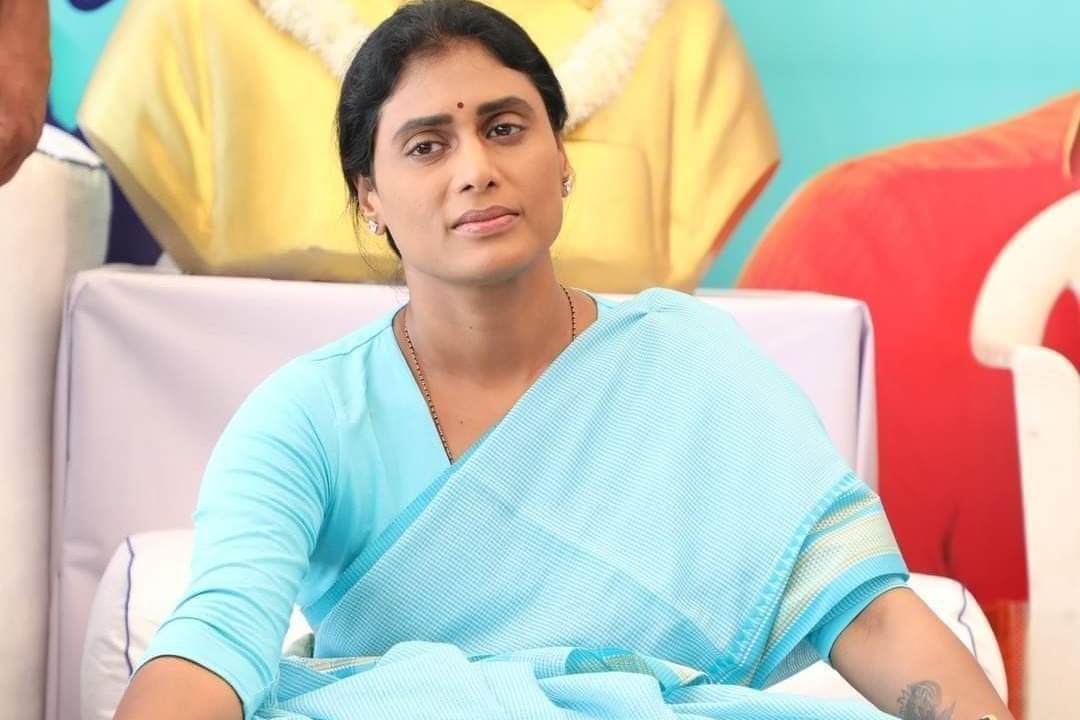 Sharmila take a jibe on Chandrababu and Jagan over special status issue