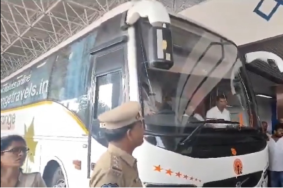 JMM MLAs reached Hyderabad from Ranchi