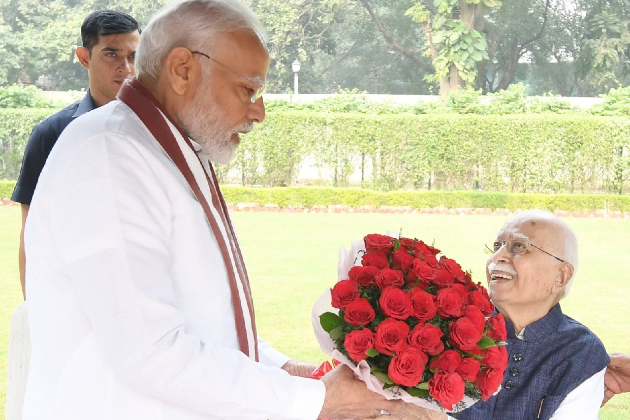 LK Advani honored with Bharat Ratna announces PM Narendra Modi