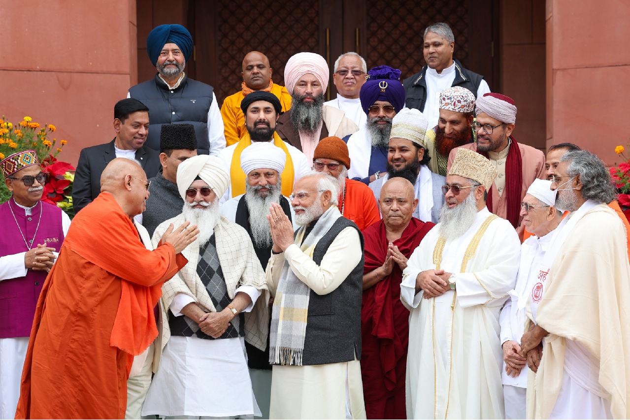 Minority community religious leaders meet PM Modi, endorse his leadership