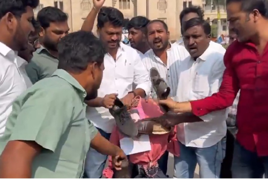 OU students warns ktr for balka suman comments on Revanth Reddy