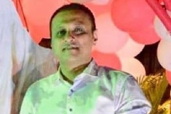 Maha Shocker: Goon shoots Shiv Sena (UBT) leader during Facebook Live; ends life 