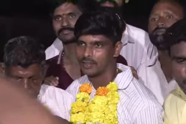 Kodikathi Srinu released from jail