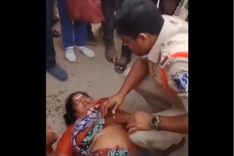SI Saves Womans Life by Performing CPR in Bhuvanagiri