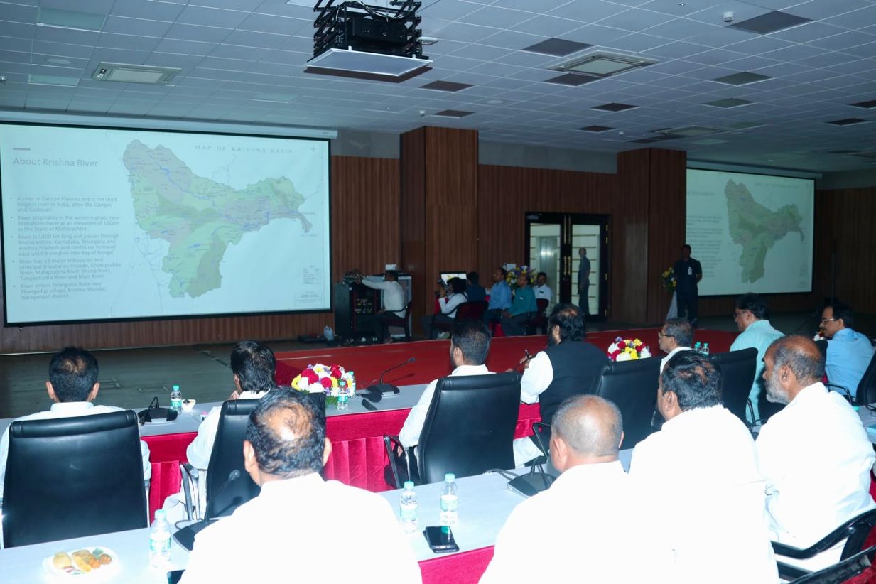 Telangana Cong holds presentation on irrigation projects for its MLAs