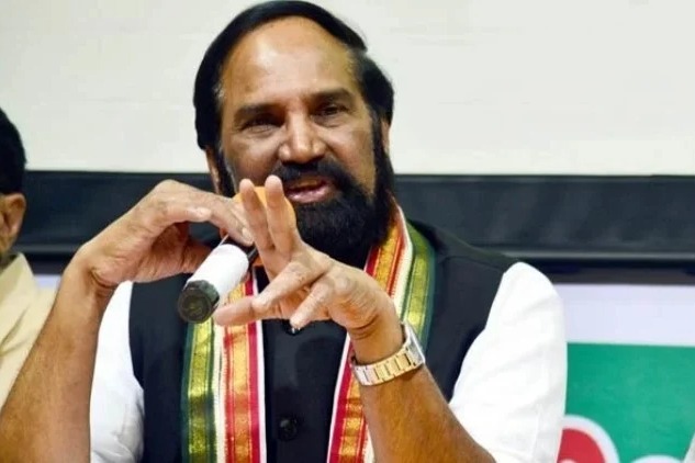 Uttam Kumar Reddy lashes out at kcr for favouring ap