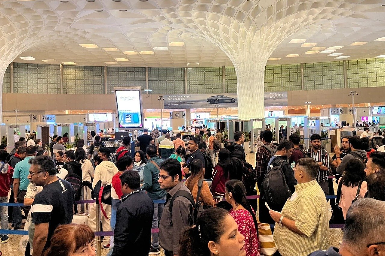Mumbai airport congestion: Mumbai airport congestion: Flights forced to  hover for..