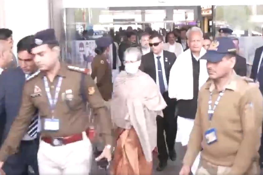 Sonia Gandi reached Jaipur