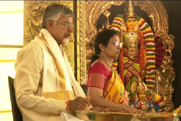 Chandrababu and Bhuvaneswari participates in Rajashyamala Yagam