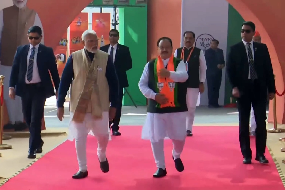 Narendra Modi: PM Modi reaches Bharat Mandapam for BJP's office..