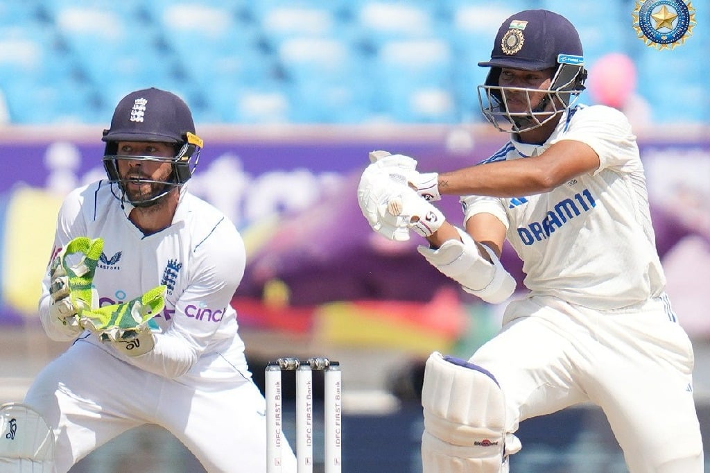 3rd Test: Rohit falls cheaply as India extend lead to 170 runs after bowling out England for 319