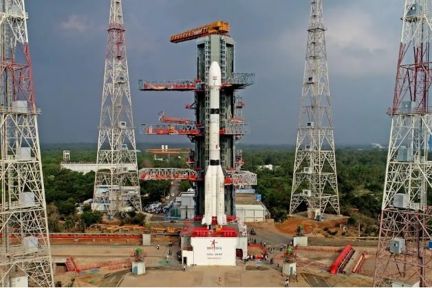 Indian rocket GSLV lifts off with weather satellite INSAT-3DS