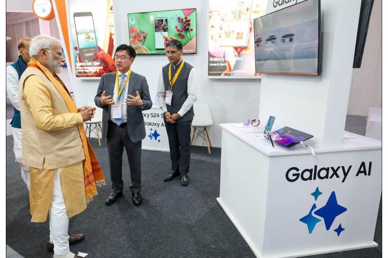PM Modi witnesses Samsung 'Galaxy AI' at UP event
