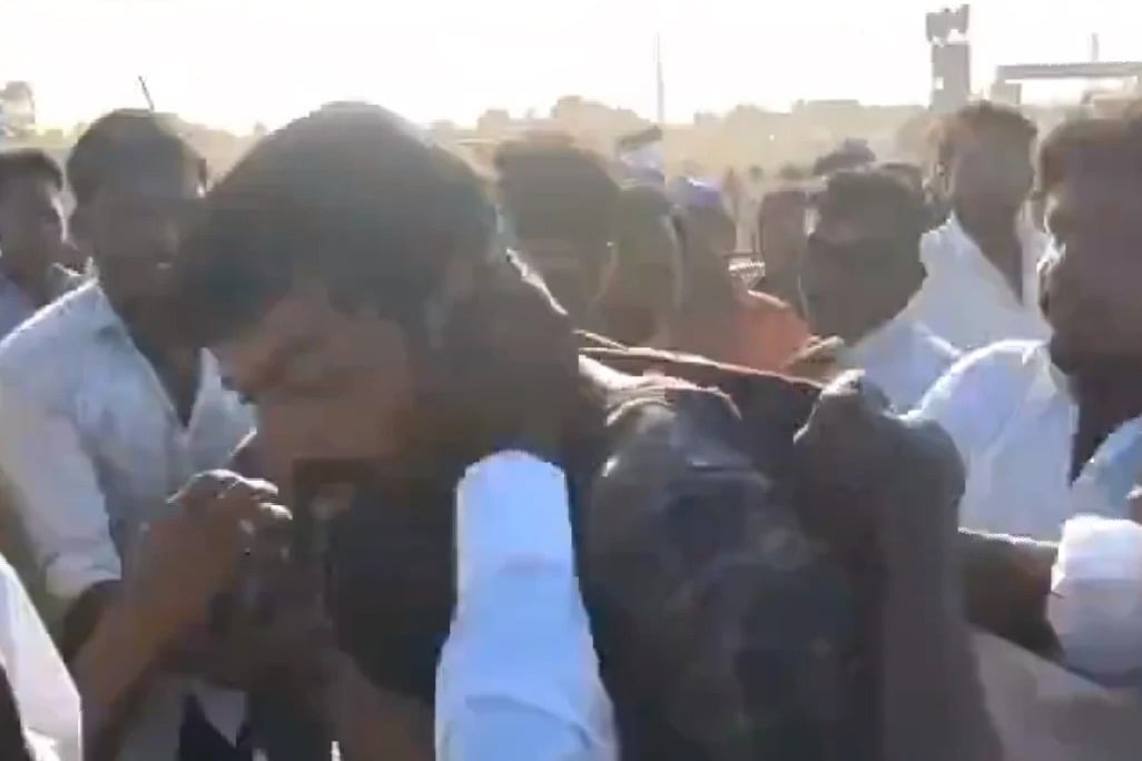 Paritala Sriram shares video of YSRCP workers attacking Andhra Jyothi photographer