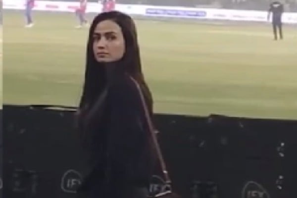 Shoaib Malik’s 3rd wife Sana Javed faces bitter experience with ‘Sania Mirza’ chants in PSL