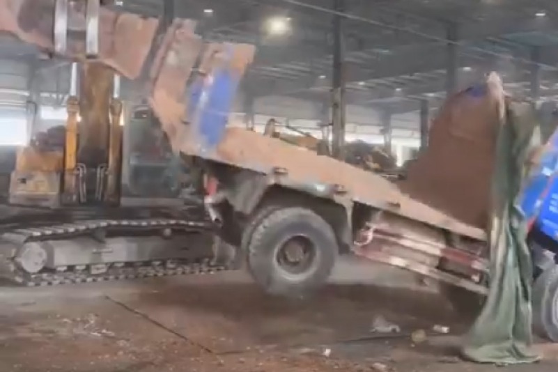 'Hurts to see them so mercilessly torn apart': Anand Mahindra on
 video of dismantling truck