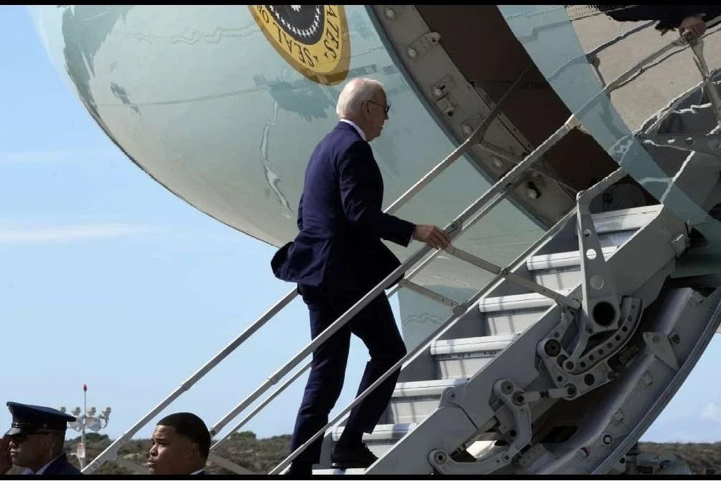 Biden stumbles twice while boarding Air Force One