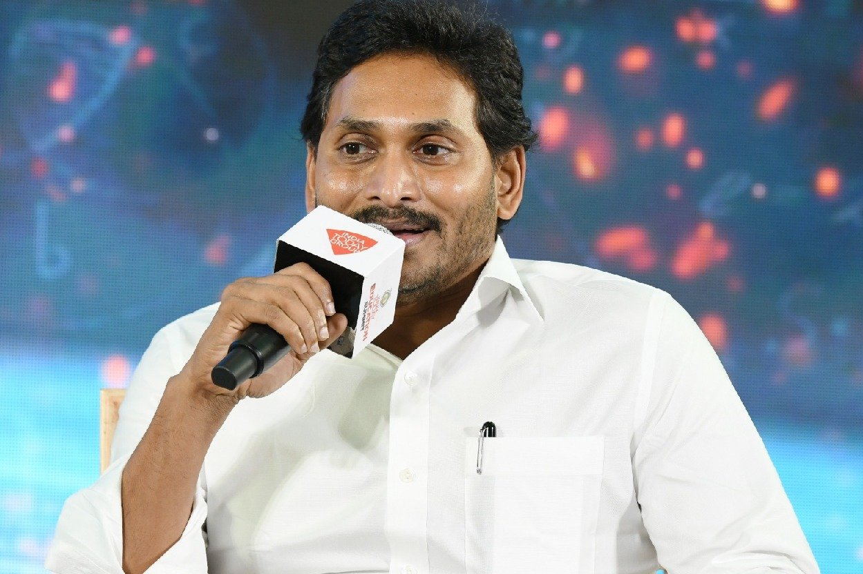 CM Jagan asks look into the difference between present govt and past govt