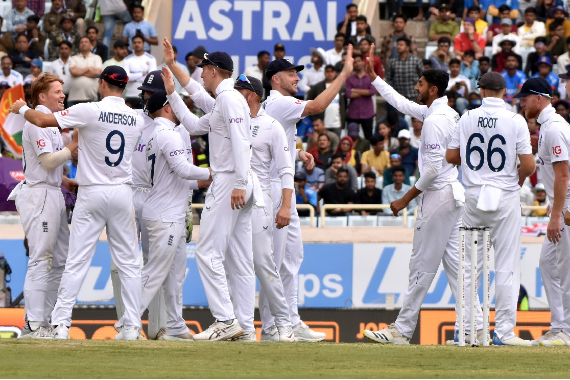 4th Test: Spinners help England take the upper hand as India trail by 134 runs