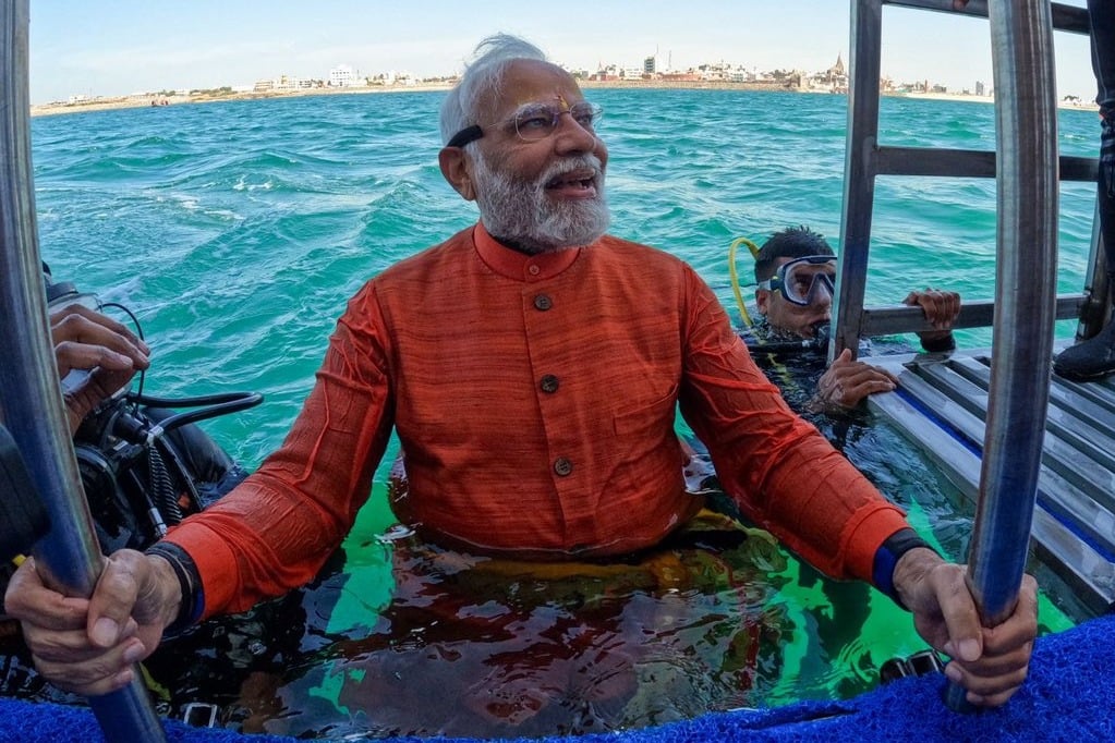 PM Narendra Modi enjoys scuba diving, offers prayers at submerged city of Dwarka