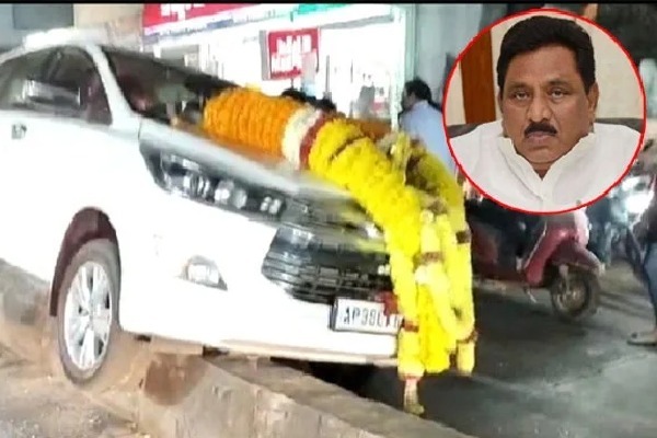AP Former Minister Chinarajappa Met With Car Accident
