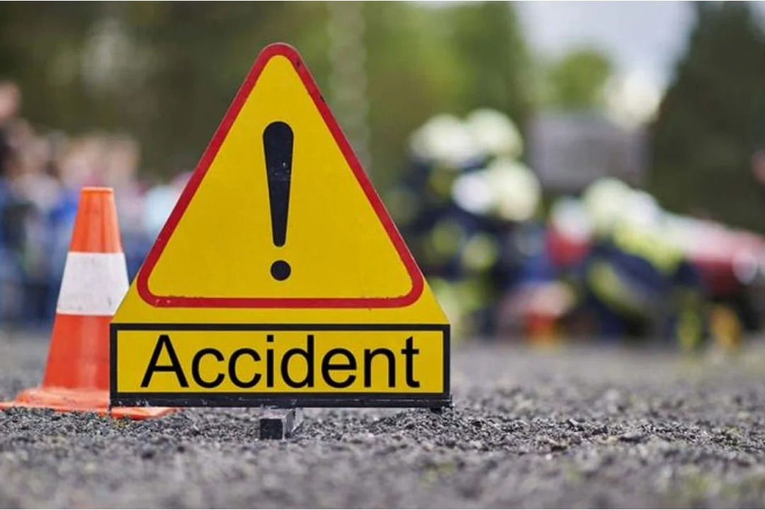 RTC bus got road accident and 4 killed in Andhrapradesh