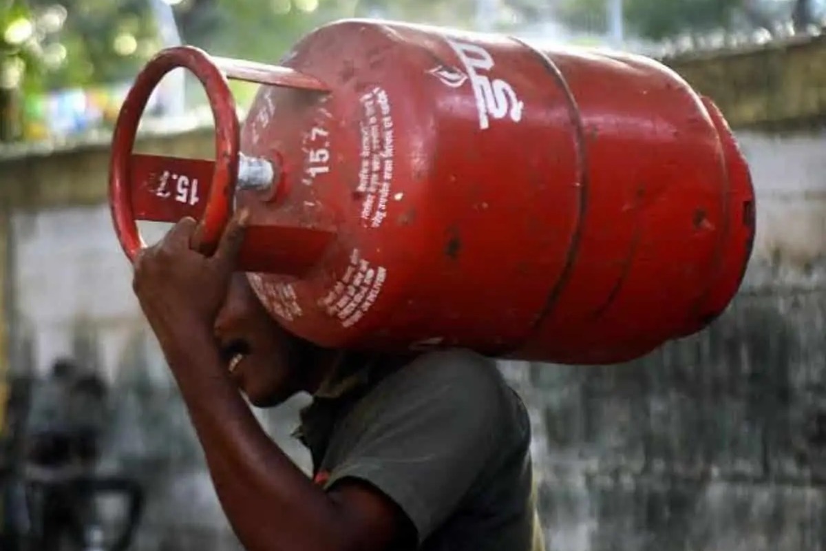 Government Favors Cash Transfer for Subsidized Gas Cylinders