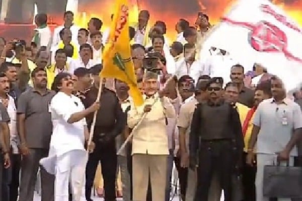 Chandrababu Holds Janasena Flag, Pawan Kalyan Raises TDP Flag