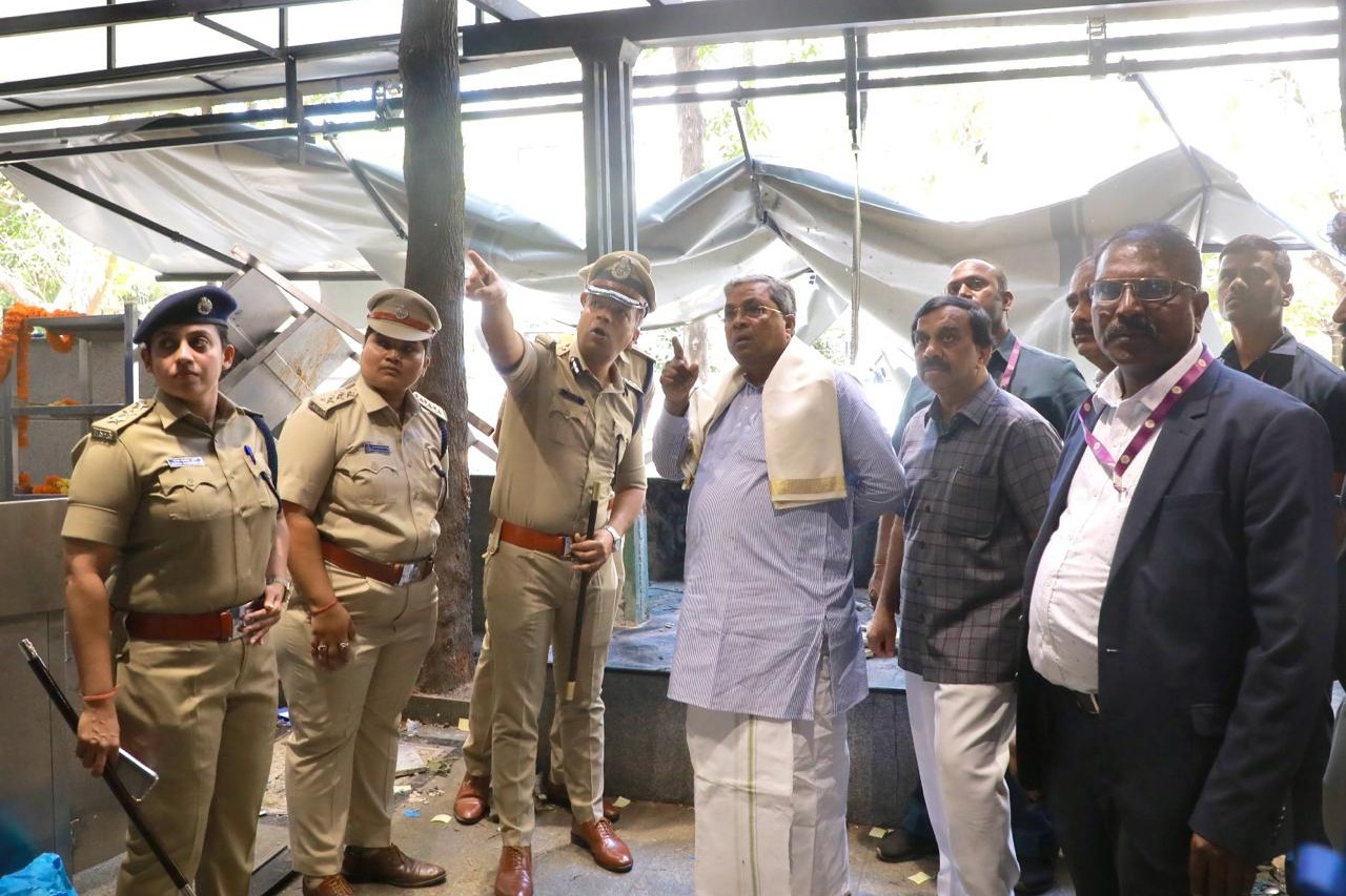 B'luru cafe blast: Dig out truth, initiate action on spreading false news, Siddaramaiah tells officials