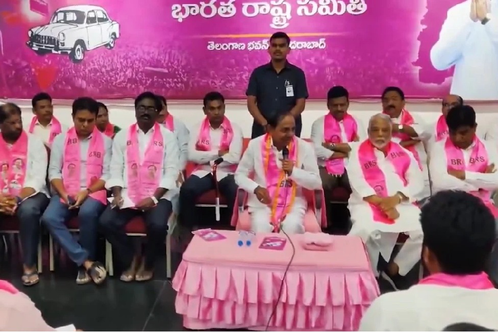 KCR blames congress government for ruling