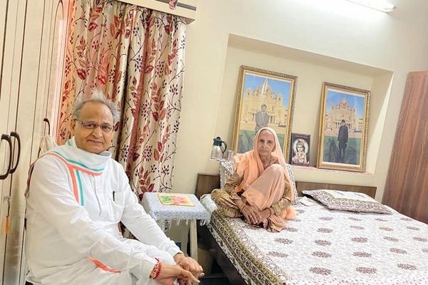Former Rajasthan CM Ashok Gehlot's sister passes away