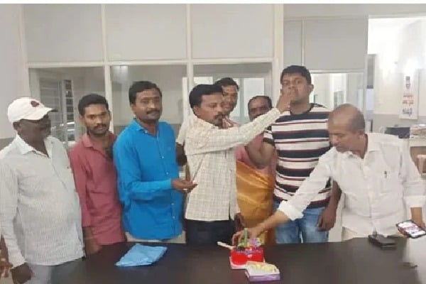 SI celebrated murder accused birthday celebrations in police station