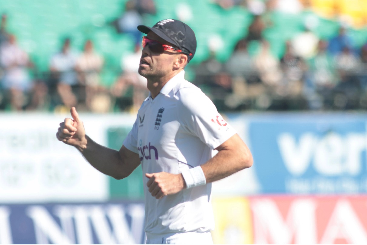 Sachin heaps praise on Anderson’s 700 wickets, calls it “stellar achievement”