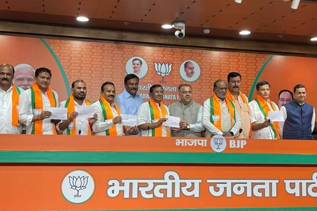 Big shock for BRS as Four key leaders joined in BJP