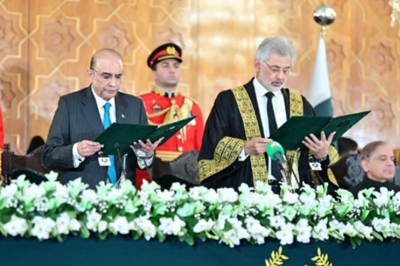 Zardari takes oath as pak president