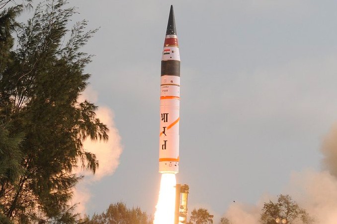 Modi applauds Agni 5 missile maiden test flight