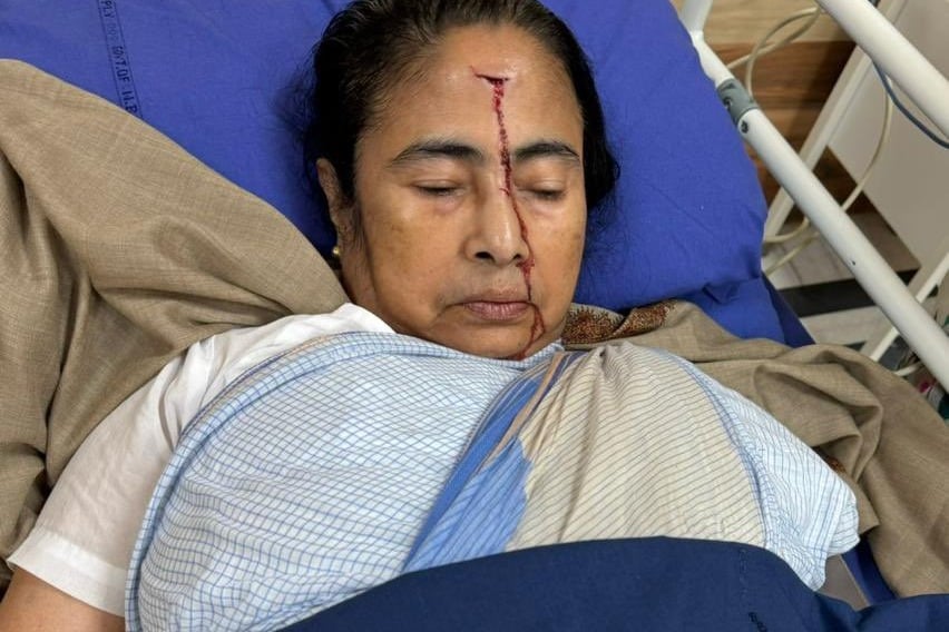 Mamata Banarjee suffers with major injury and hospitalised
