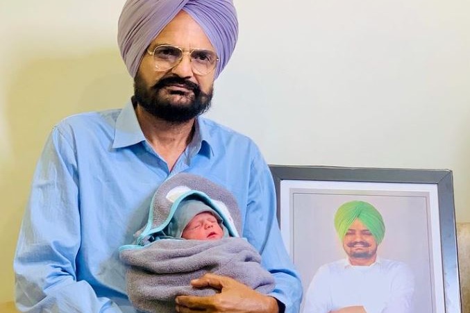 Sidhu Moose Wala's parents have a baby boy; father thanks well-wishers