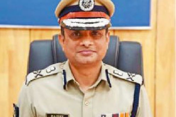 Election Commission removes Bengal top cop Rajeev Kumar