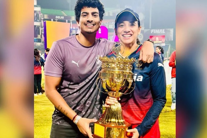 Smriti Mandhana Posing With Rumoured Boyfriend Palash Muchhal After RCB Win WPL 2024