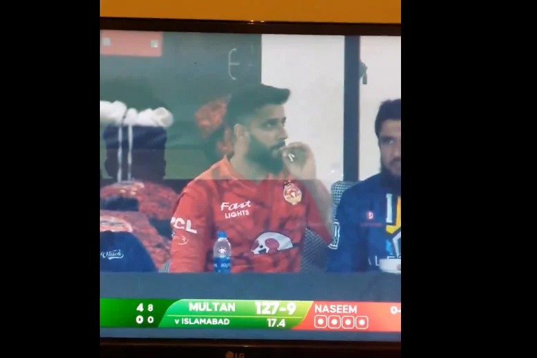 Imad Wasim Spotted Smoking in Dressing Room During PSL 2024 Final 
