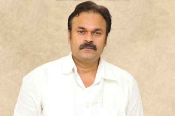 No need to respect every idiot by his age says Nagababu