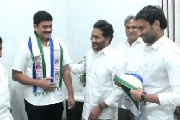 Key Janasena and TDP Leaders Switch to YSRCP In the presence of CM Jagan