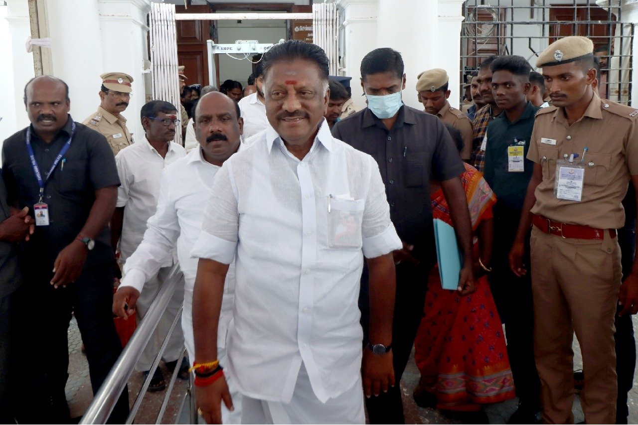 Panneerselvam files nomination as Independent in Ramanathapuram