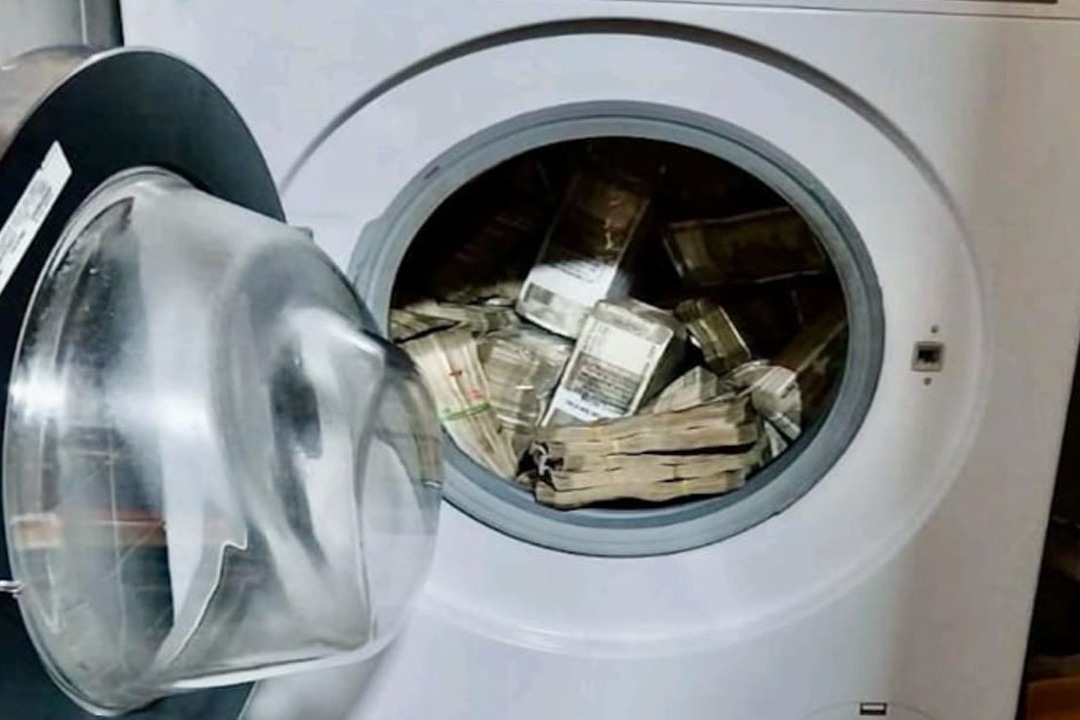 Probe Agency ED Finds Rs 2 crore and 50 Lakhs Stashed In Washing Machine