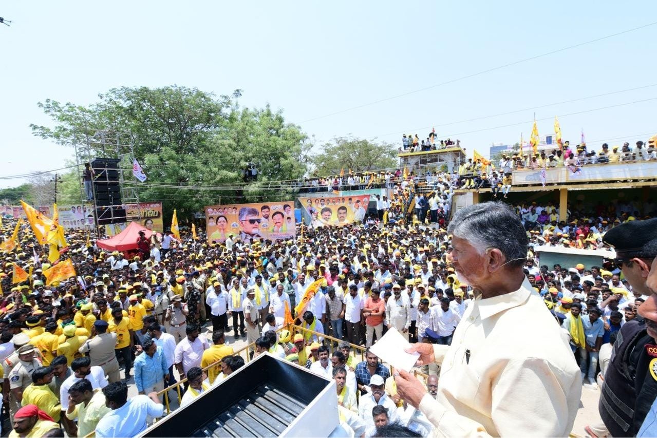 Chandrababu reiterates poll assurances in Anantapur Praja Galam rally